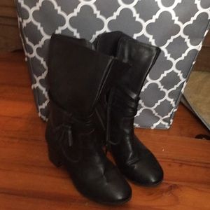 Little calf high side zip black boots!!!